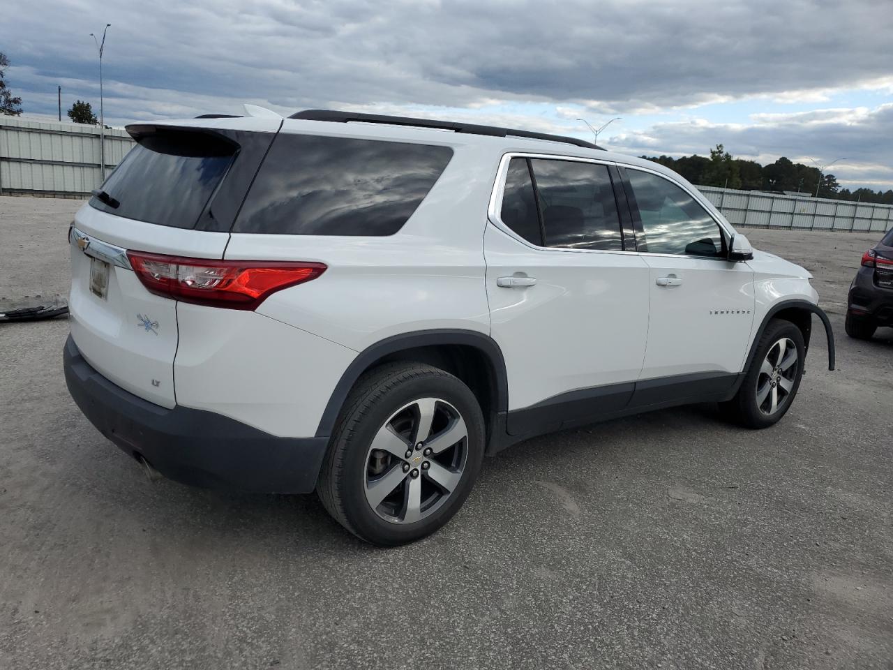 Obraz 3 z 2020 CHEVROLET TRAVERSE LT 2020 z VIN 1GNERHKW4LJ126993