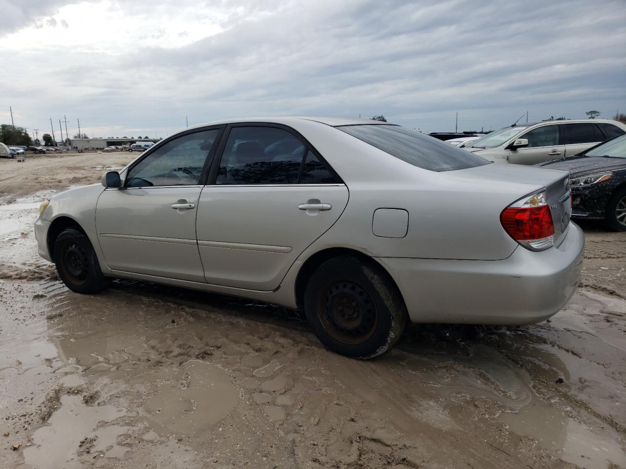 Image 2 of 2005 TOYOTA CAMRY LE 2005 with VIN 4T1BE32K95U429014
