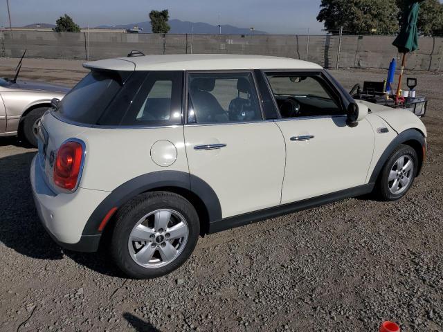 Obraz 3 z 2021 MINI COOPER  2021 z VIN WMWXU7C08M2M99340