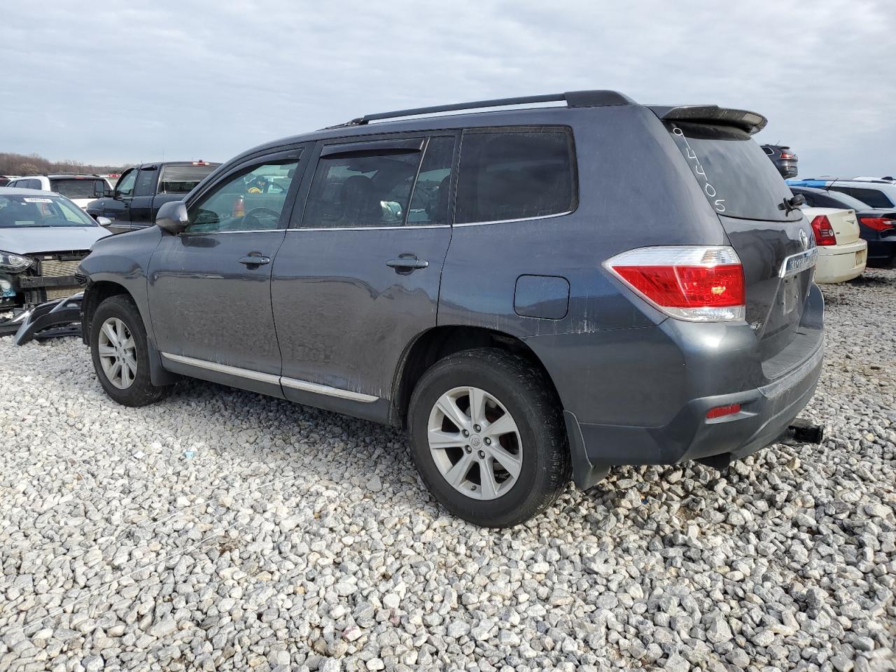 Изображение 2 2013 TOYOTA HIGHLANDER BASE 2013 с VIN 5TDBK3EH9DS194405