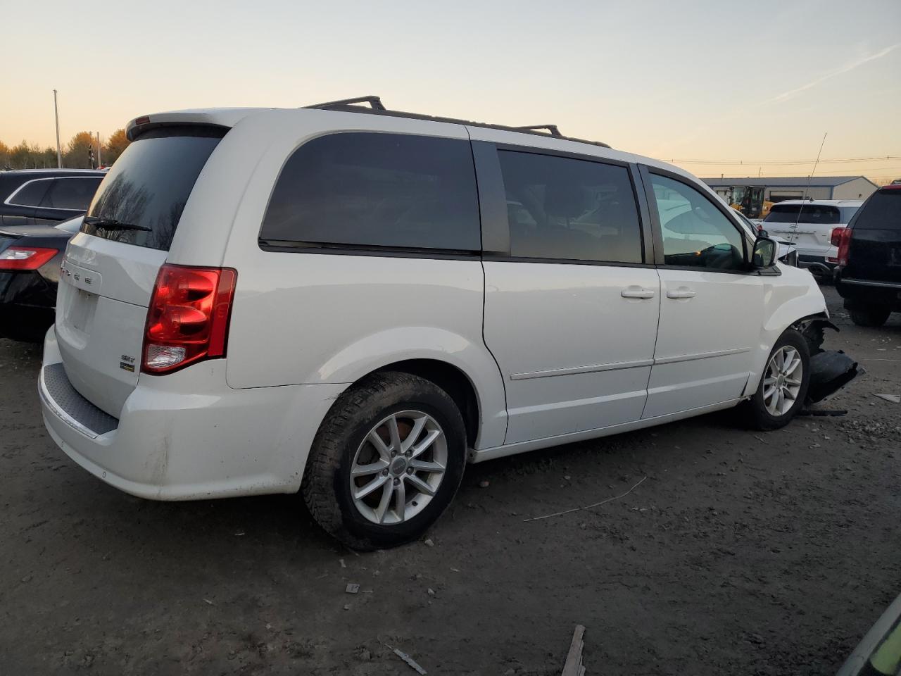 Obraz 3 z 2016 DODGE GRAND CARAVAN SXT 2016 z VIN 2C4RDGCG7GR327847
