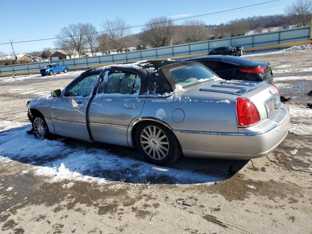 Image 2 of 2004 LINCOLN TOWN CAR EXECUTIVE 2004 with VIN 1LNHM81W94Y617523