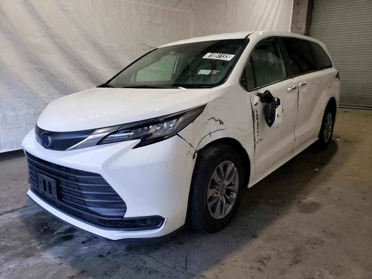 2023 TOYOTA SIENNA LE 2023 image