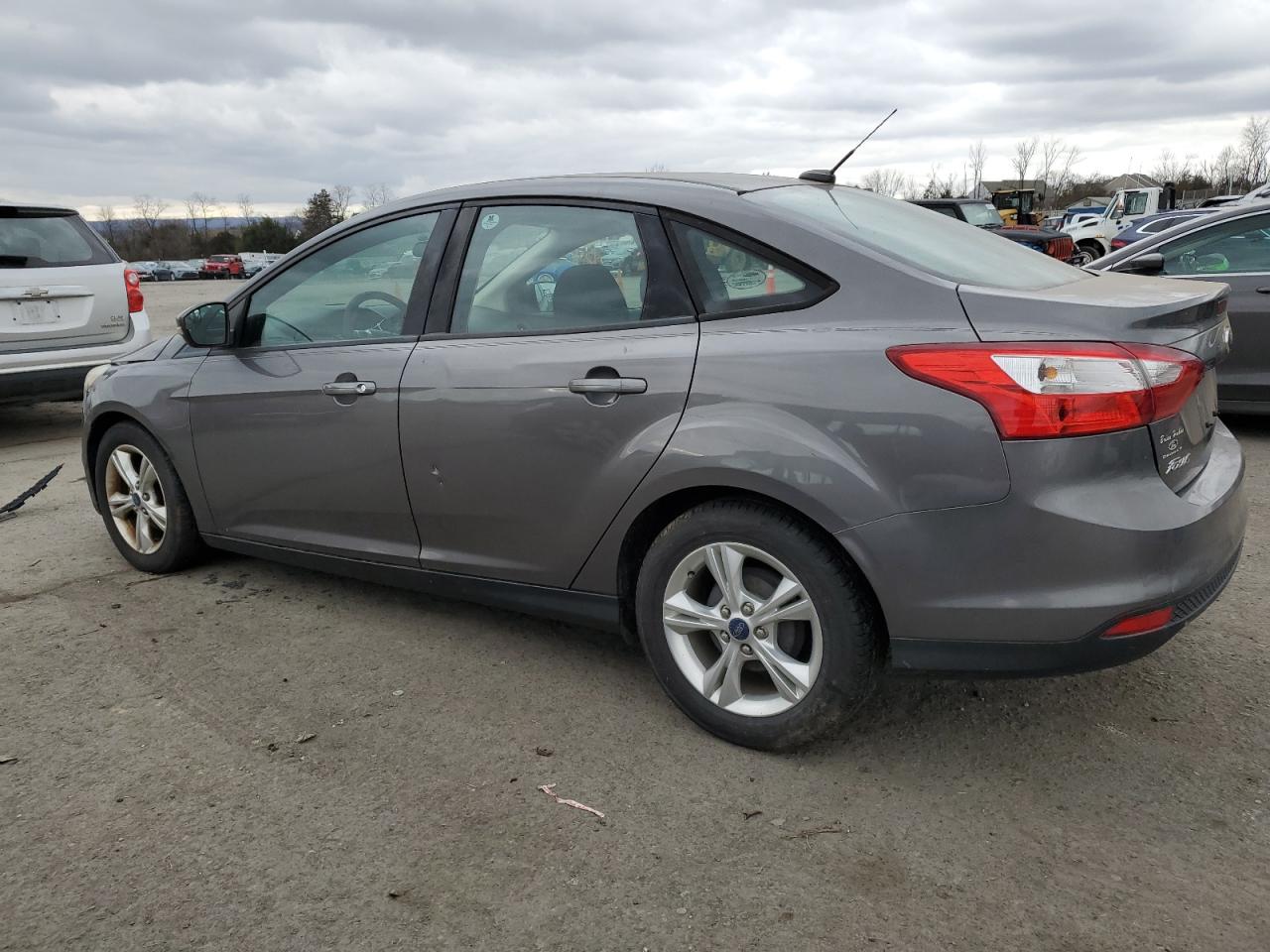 Image 2 of 2013 FORD FOCUS SE 2013 with VIN 1FADP3F20DL330478