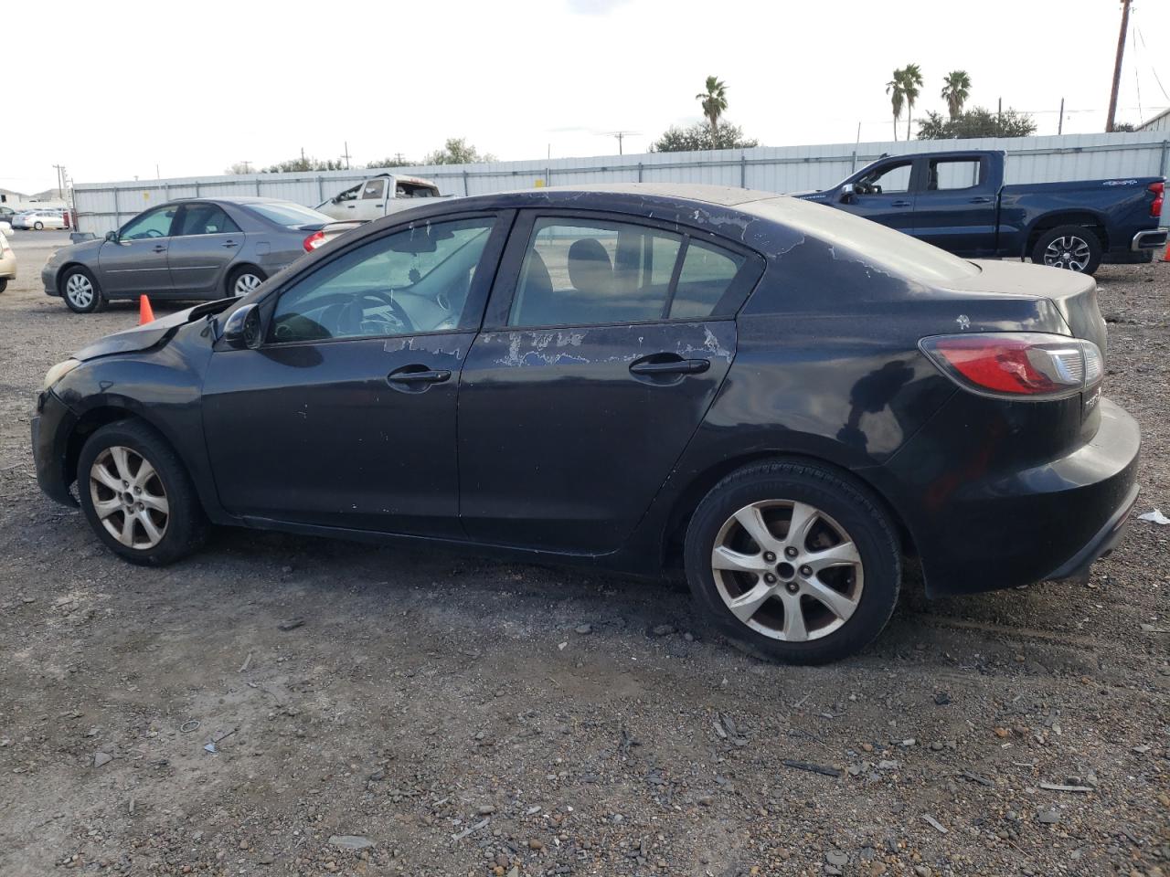 Image 2 of 2011 MAZDA 3 I 2011 with VIN JM1BL1VF5B1364804