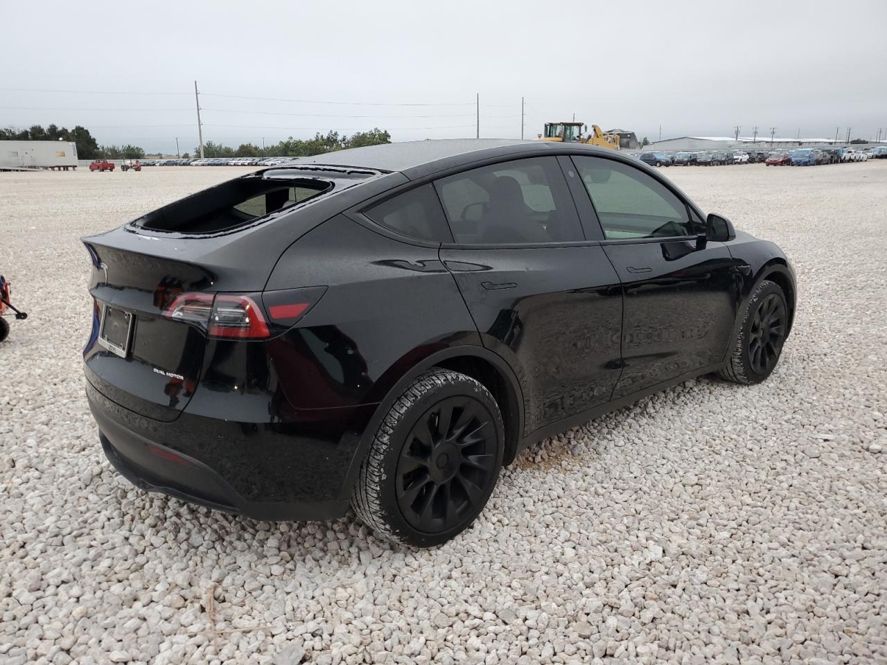 Изображение 3 2021 TESLA MODEL Y  2021 с VIN 5YJYGDEE1MF250865