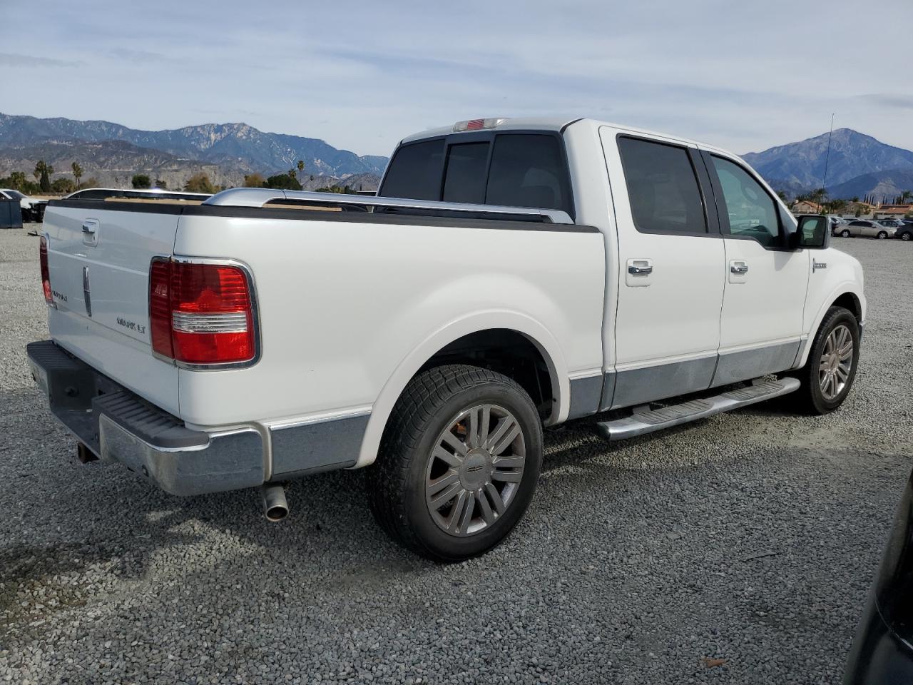 Изображение 3 2007 LINCOLN MARK LT  2007 с VIN 5LTPW16587FJ06545