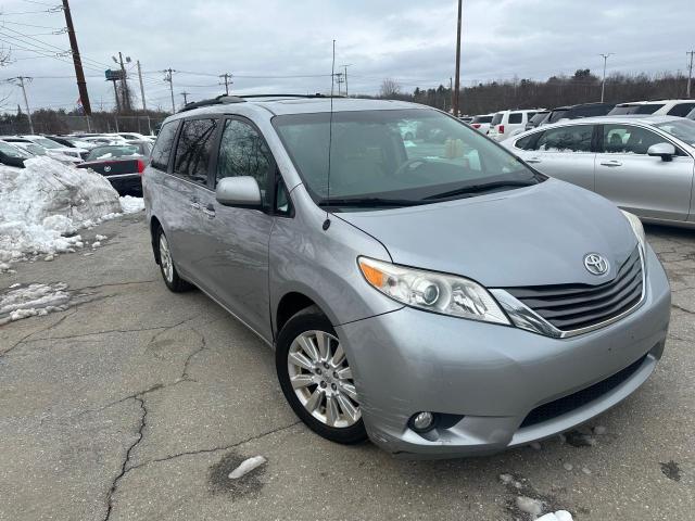 Изображение 2013 TOYOTA SIENNA XLE 2013
