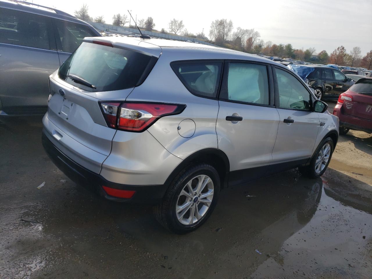 Obraz 3 z 2017 FORD ESCAPE S 2017 z VIN 1FMCU0F79HUC89949