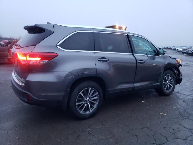 Image 3 of 2019 TOYOTA HIGHLANDER SE 2019 with VIN 5TDJZRFHXKS589795