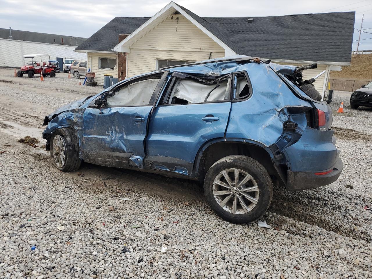 Image 2 of 2018 VOLKSWAGEN TIGUAN LIMITED  2018 with VIN WVGBV7AX9JK002216