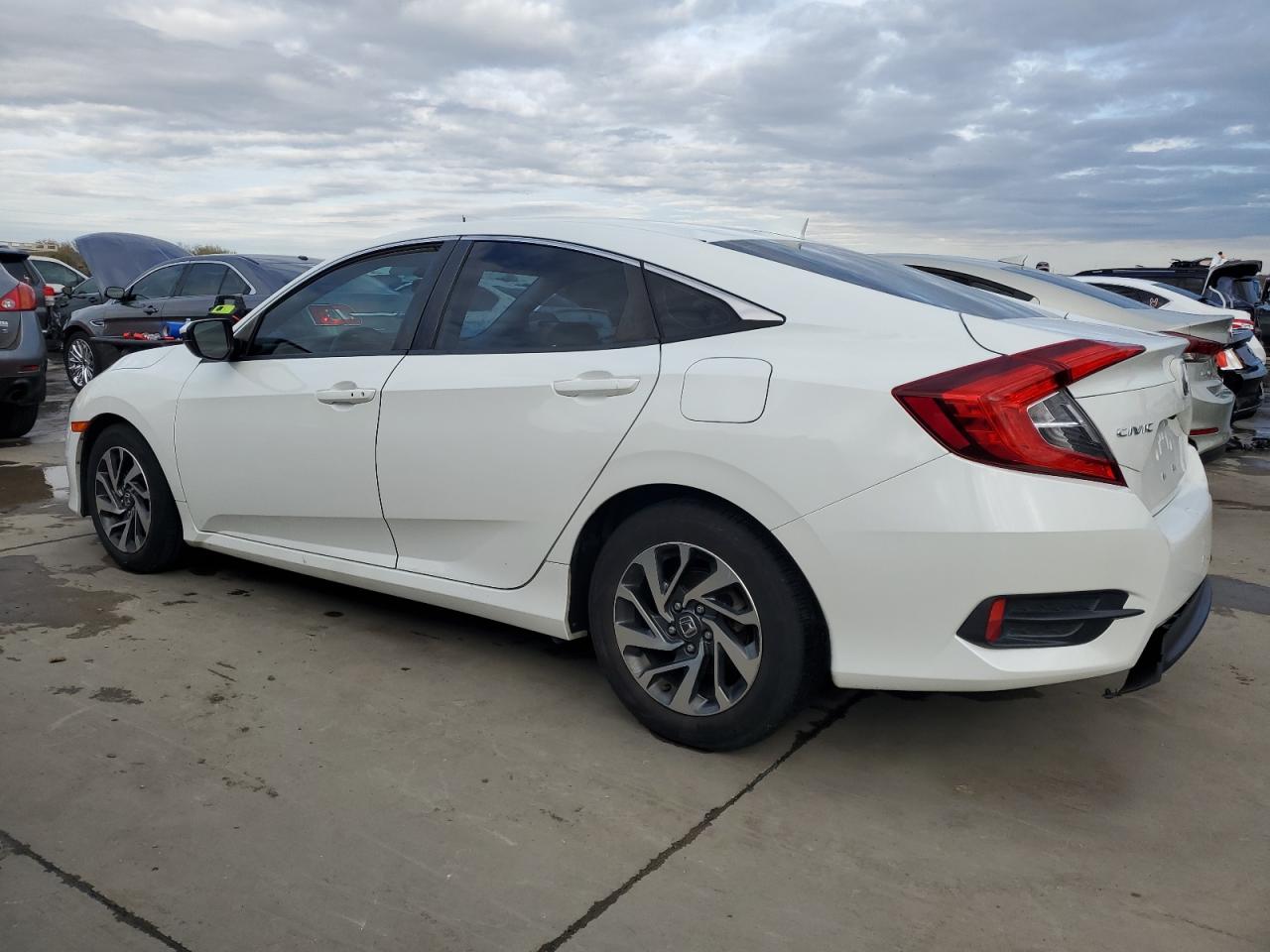 Изображение 2 2017 HONDA CIVIC EX 2017 с VIN 2HGFC2F80HH503630
