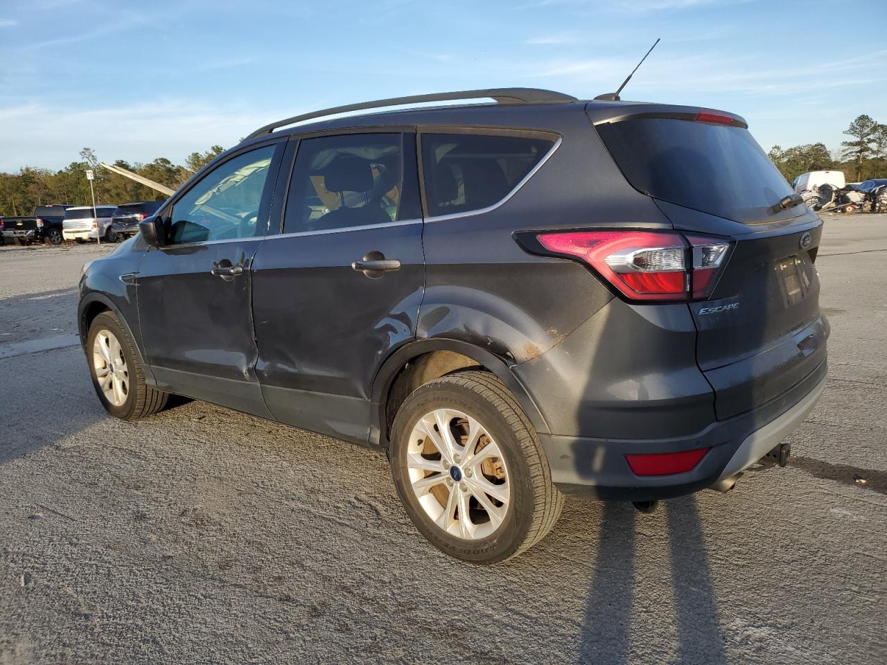 Изображение 2 2017 FORD ESCAPE SE 2017 с VIN 1FMCU9GD9HUC79205