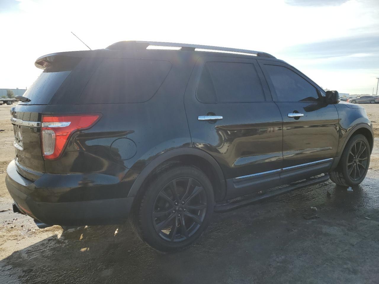 Изображение 3 2011 FORD EXPLORER XLT 2011 с VIN 1FMHK7D87BGA37557