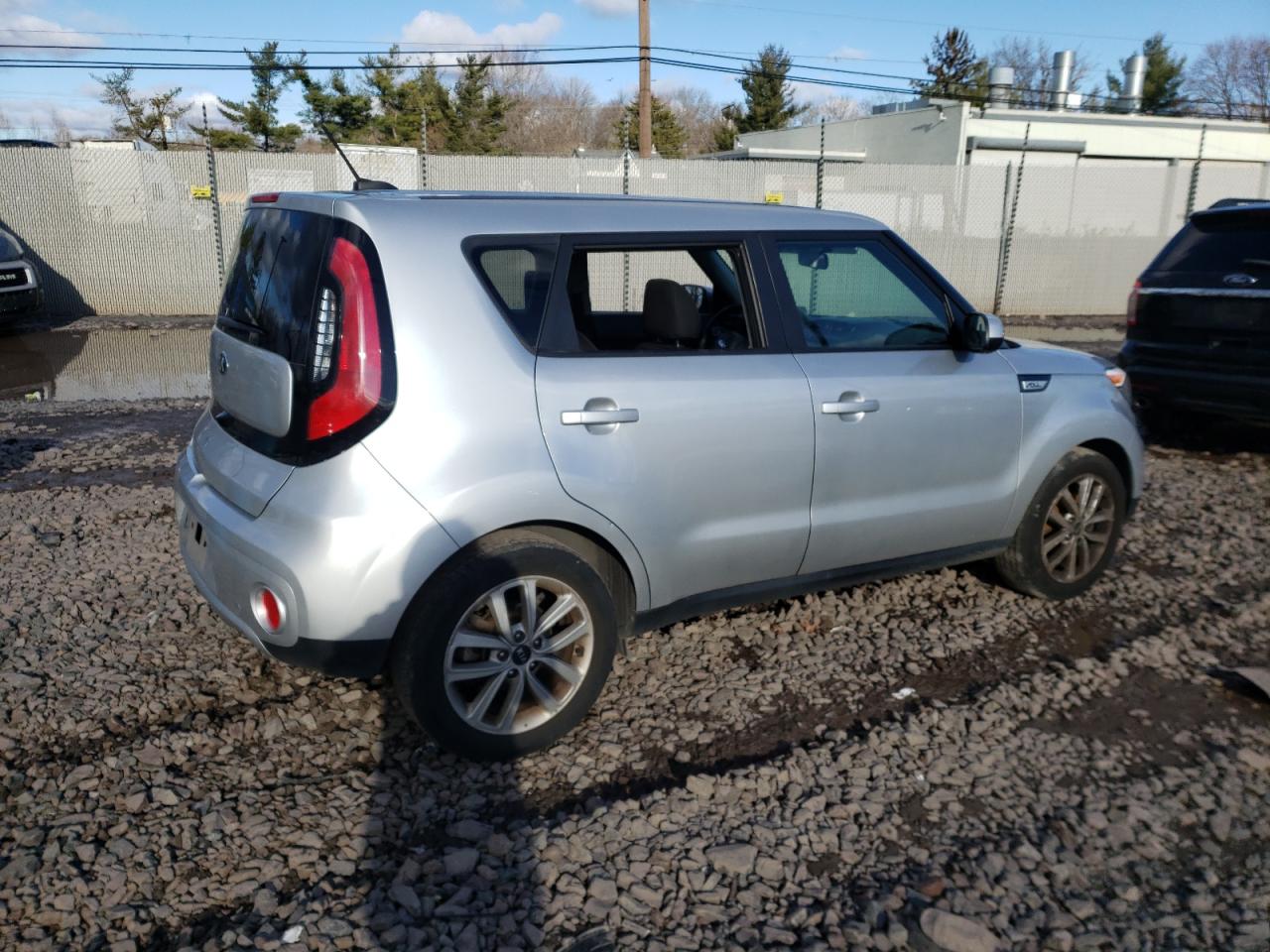 Image 3 of 2018 KIA SOUL + 2018 with VIN KNDJP3A57J7612555
