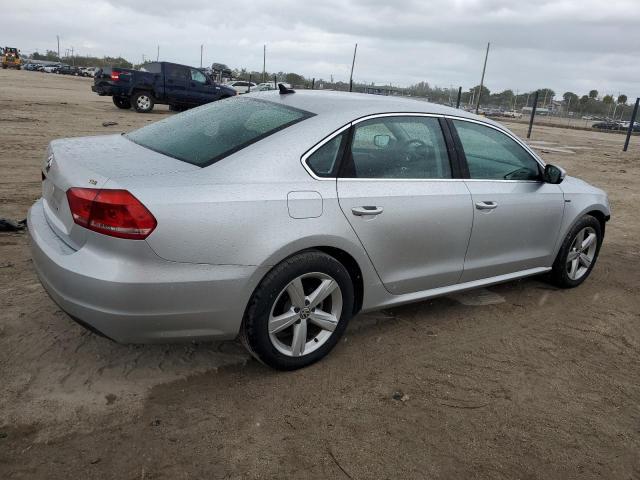 Изображение 3 2015 VOLKSWAGEN PASSAT S 2015 с VIN 1VWAT7A33FC114950