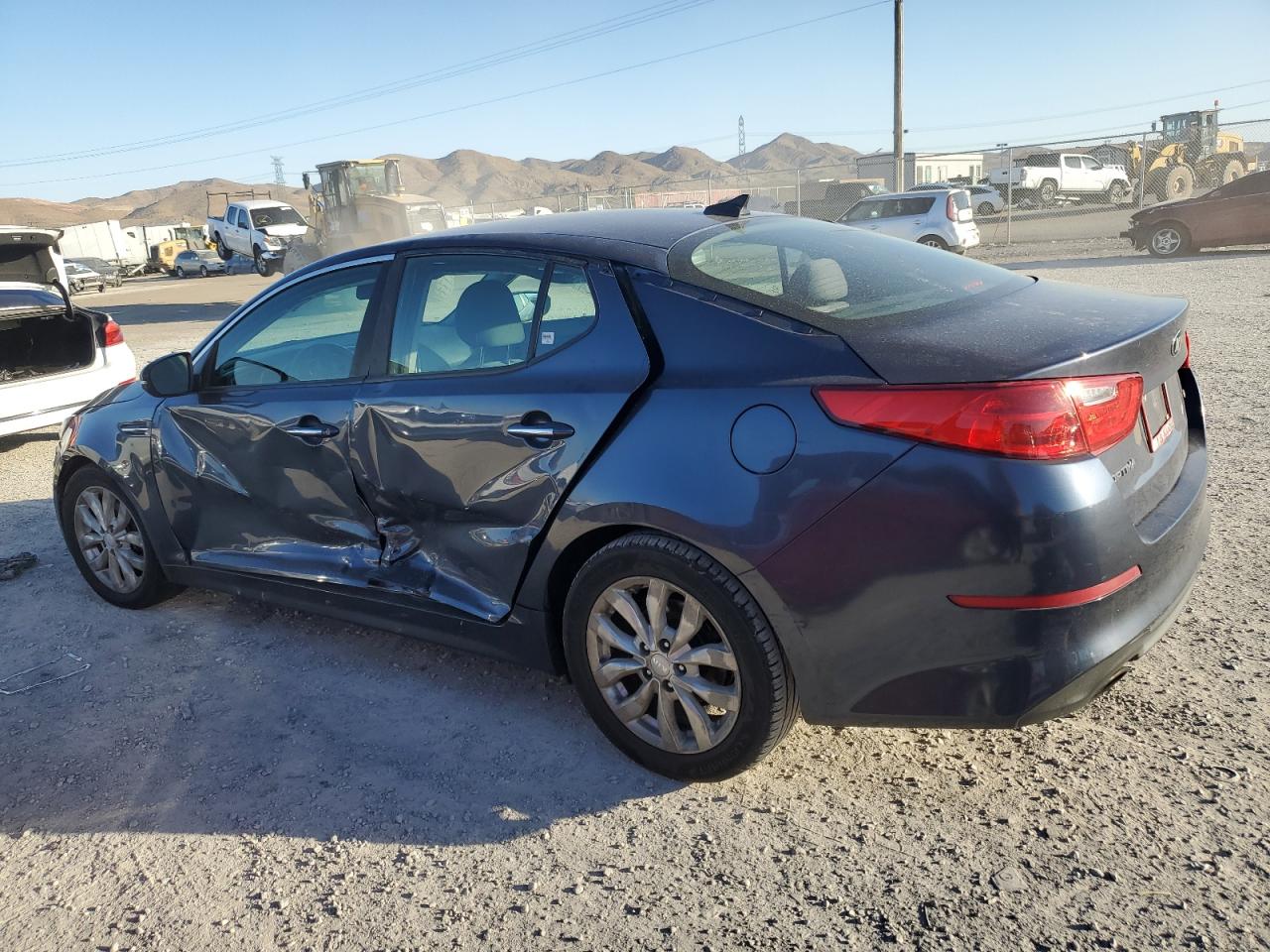 Obraz 2 z 2015 KIA OPTIMA LX 2015 z VIN 5XXGM4A79FG477992