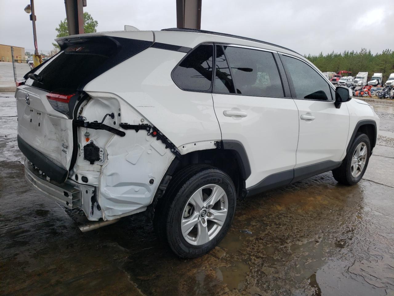 Изображение 3 2019 TOYOTA RAV4 XLE 2019 с VIN 2T3P1RFV2KW070746