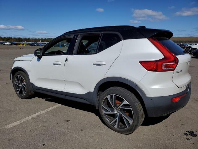 Obraz 2 z 2019 VOLVO XC40 T4 R-DESIGN 2019 z VIN YV4AC2HM1K2071744
