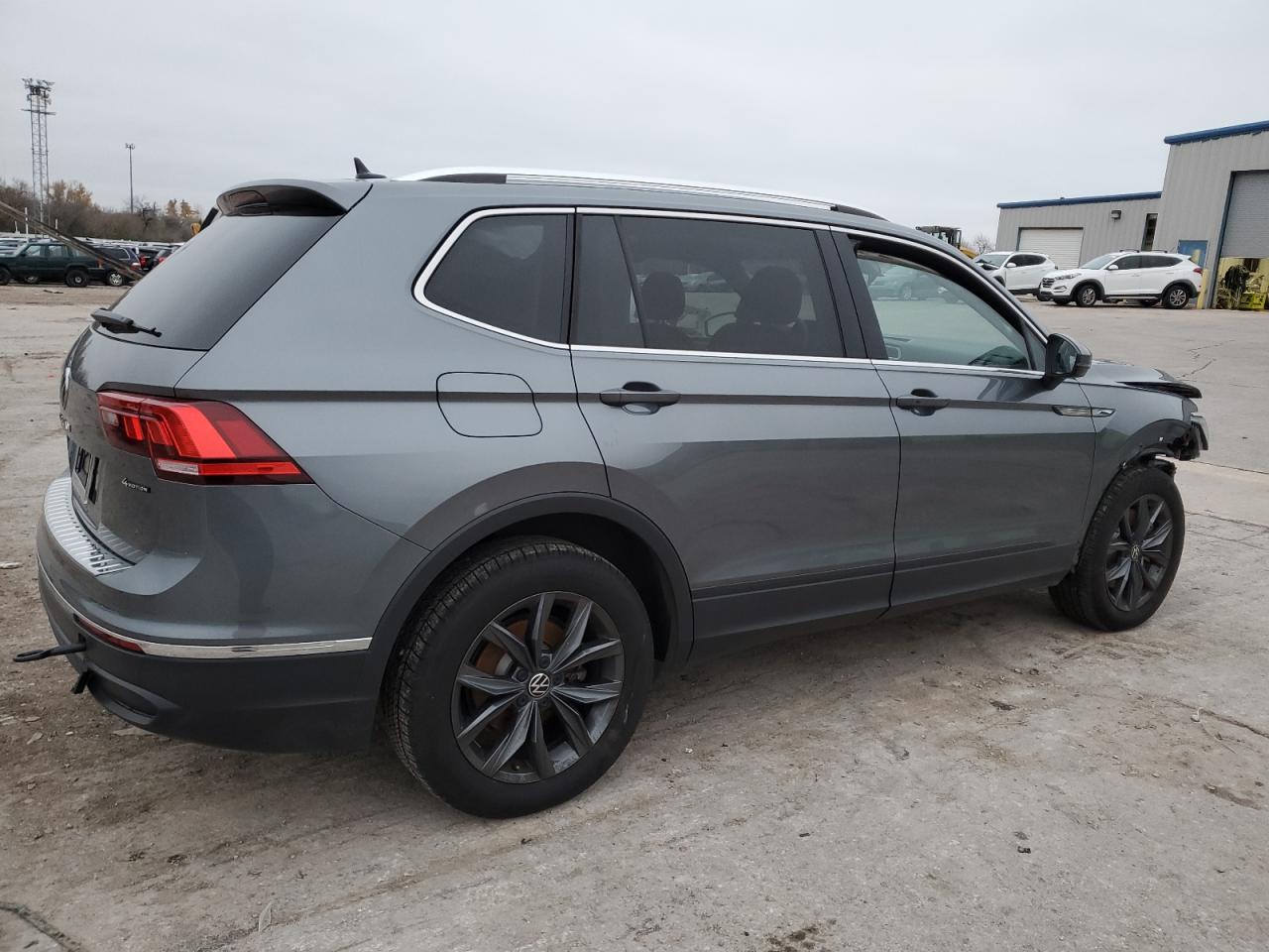 Image 3 of 2022 VOLKSWAGEN TIGUAN SE 2022 with VIN 3VV2B7AX2NM161561
