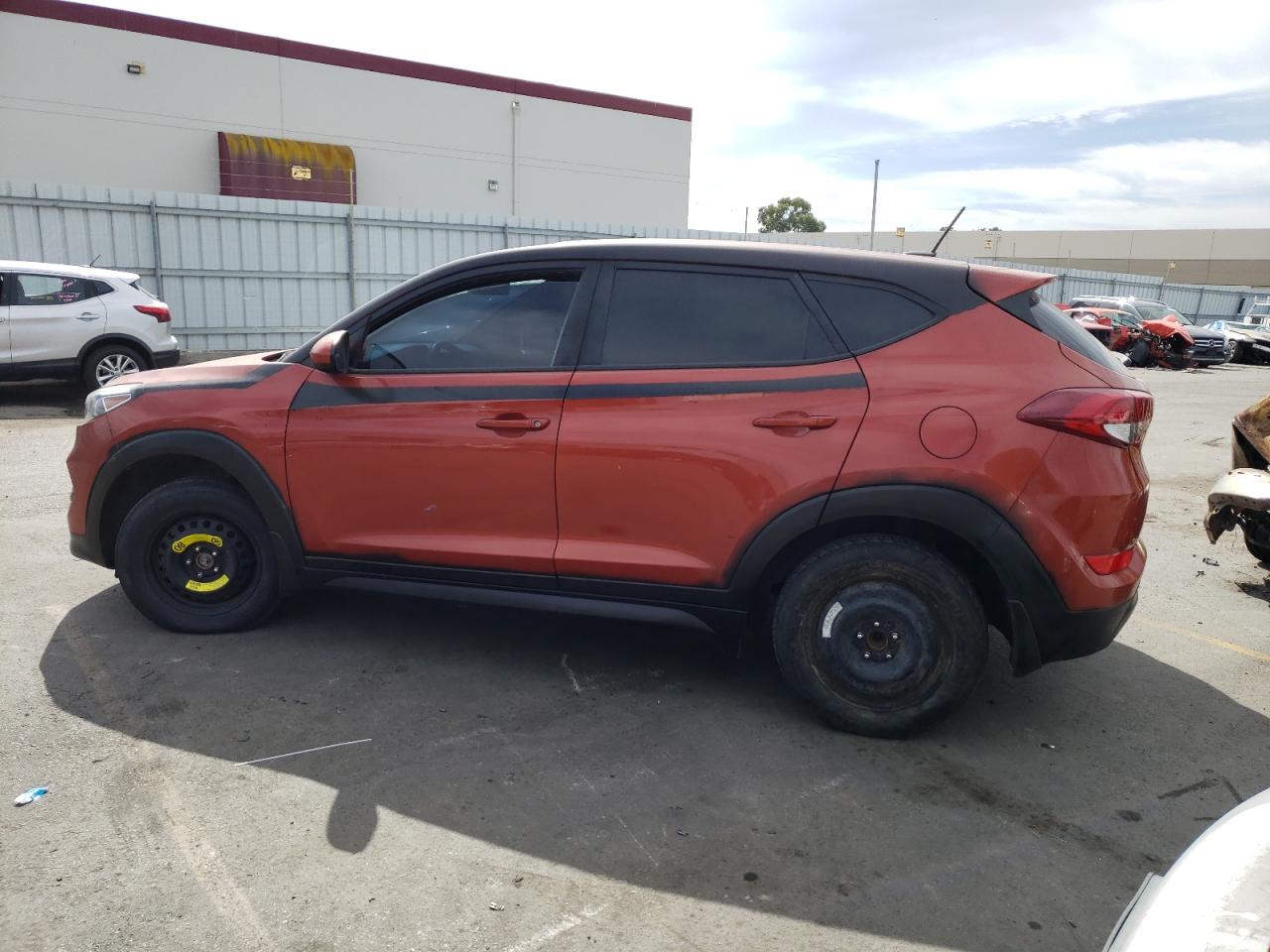 Image 2 of 2017 HYUNDAI TUCSON SE 2017 with VIN KM8J23A44HU395902