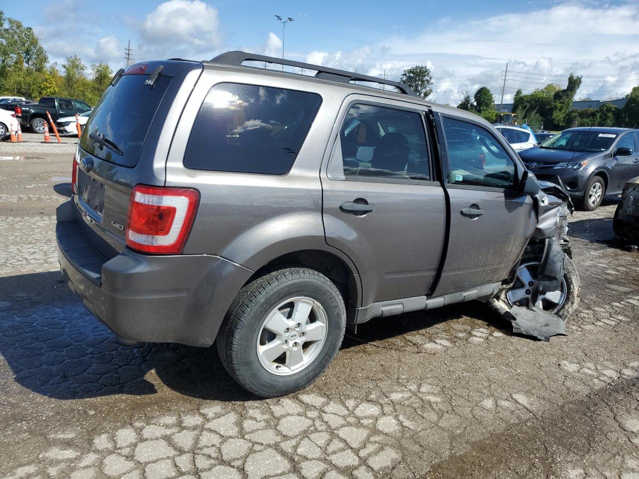 Image 3 of 2009 FORD ESCAPE XLT 2009 with VIN 1FMCU93G59KA62828