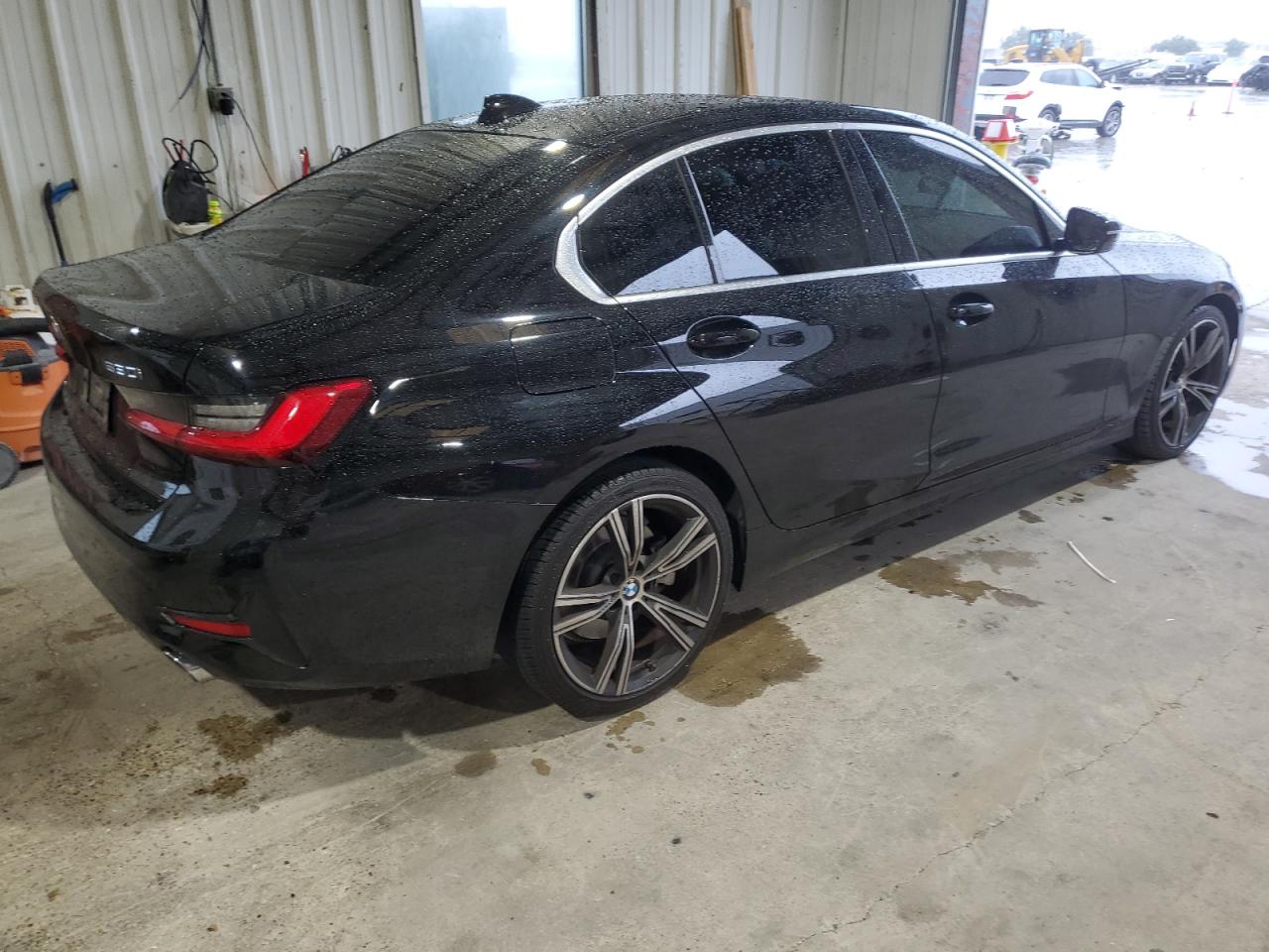 Obraz 3 z 2021 BMW 330I  2021 z VIN 3MW5R1J09M8B90423