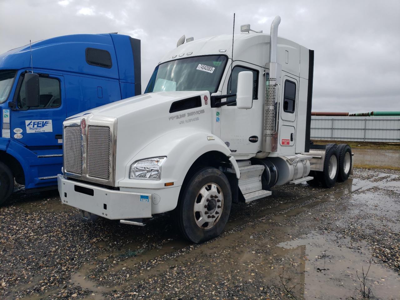 Image 2 of 2017 KENWORTH CONSTRUCTION T880 2017 with VIN 1XKZDP9X1HJ171435