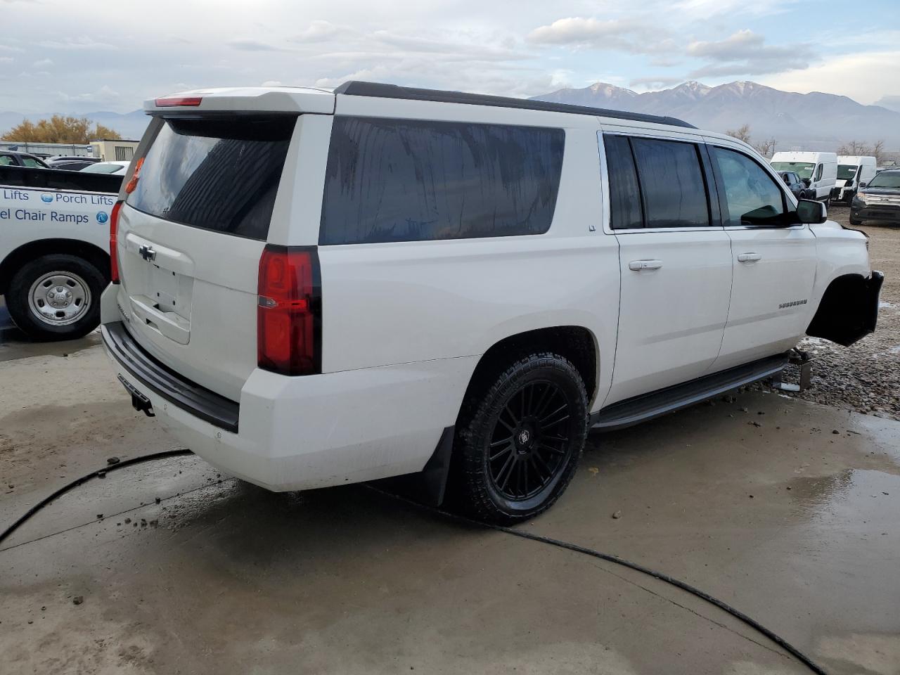 Obraz 3 z 2015 CHEVROLET SUBURBAN K1500 LT 2015 z VIN 1GNSKJKCXFR634248