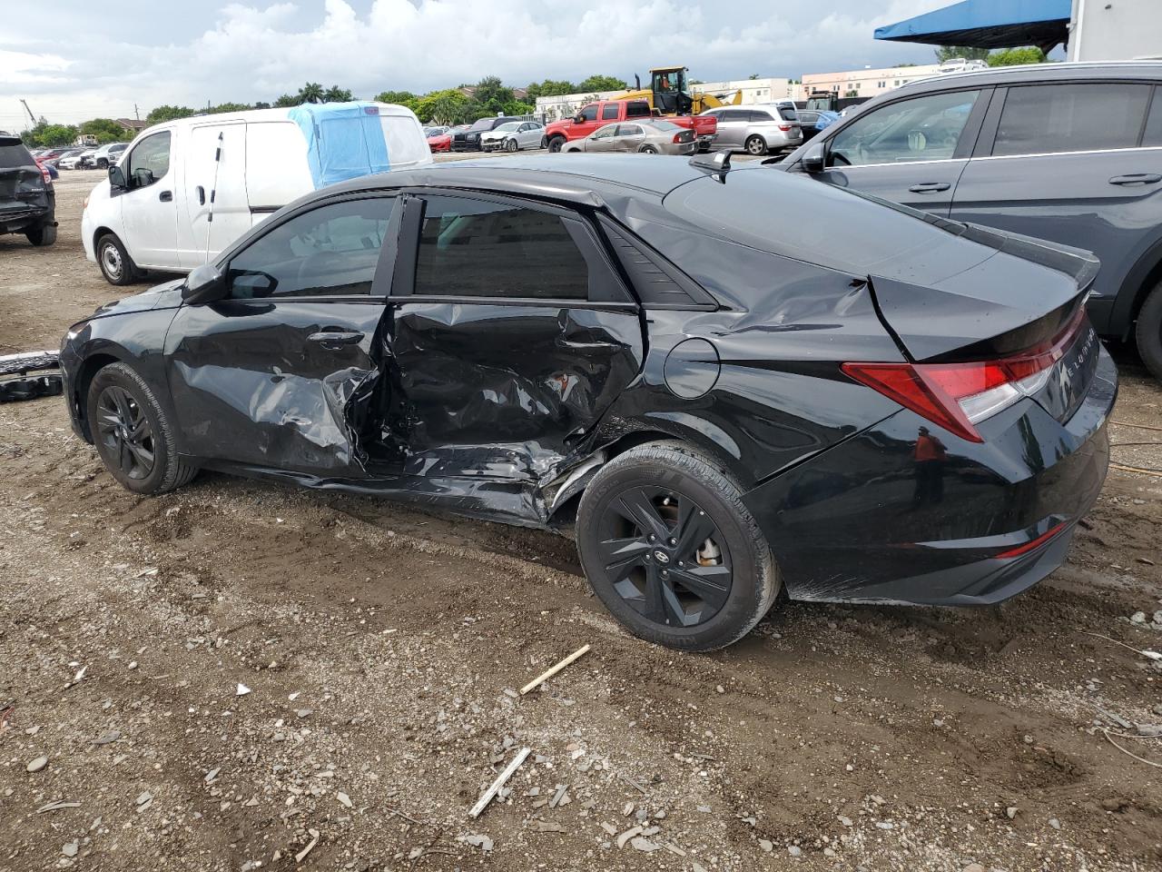 Image 2 of 2023 HYUNDAI ELANTRA SEL 2023 with VIN KMHLM4AG2PU547810