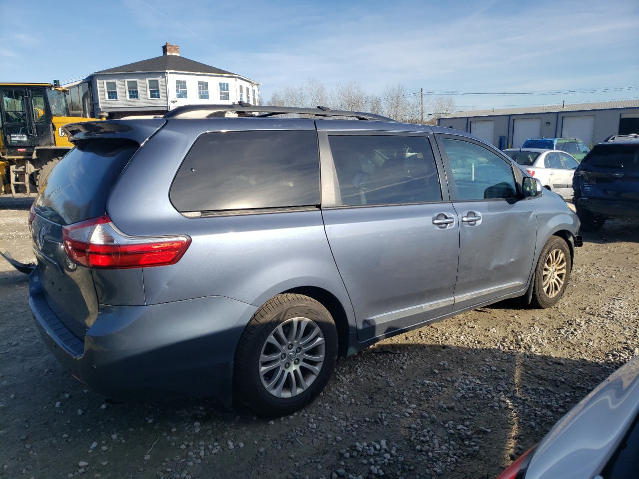 Image 3 of 2015 TOYOTA SIENNA XLE 2015 with VIN 5TDYK3DCXFS658966
