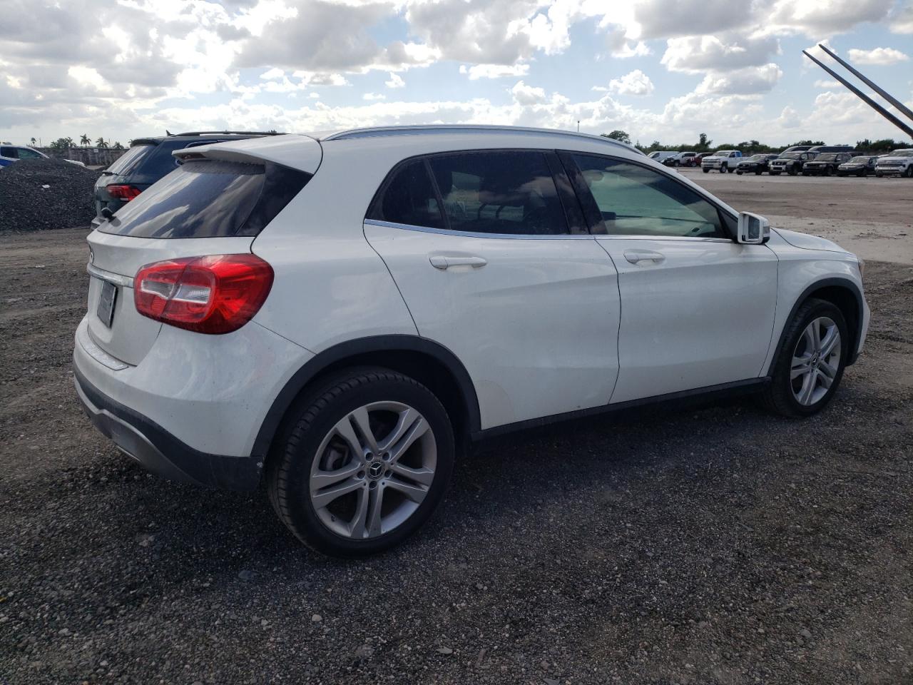 Obraz 3 z 2019 MERCEDES-BENZ GLA 250 2019 z VIN WDCTG4EB5KU014931