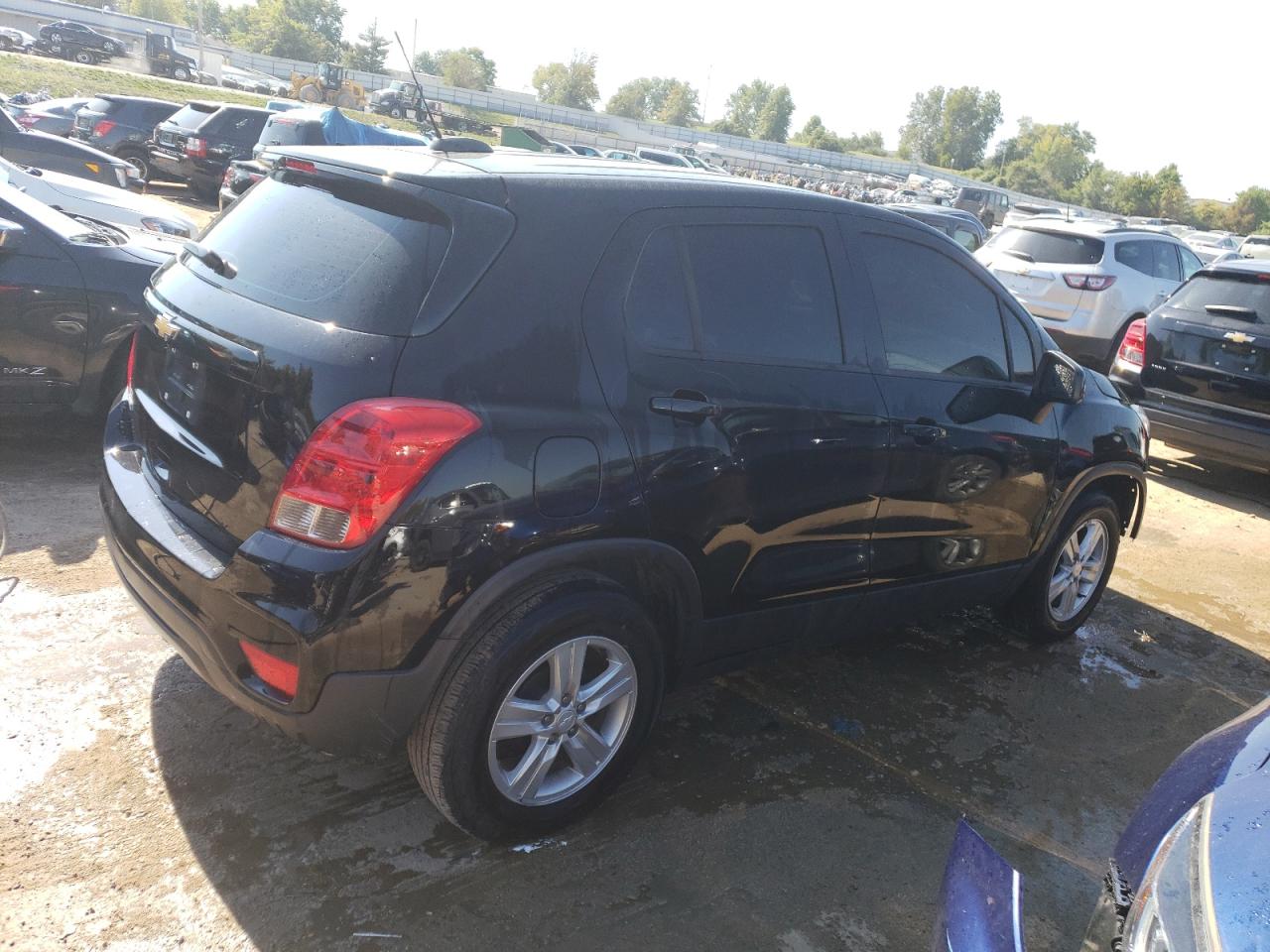 Image 3 of 2020 CHEVROLET TRAX LS 2020 with VIN 3GNCJKSB7LL167846