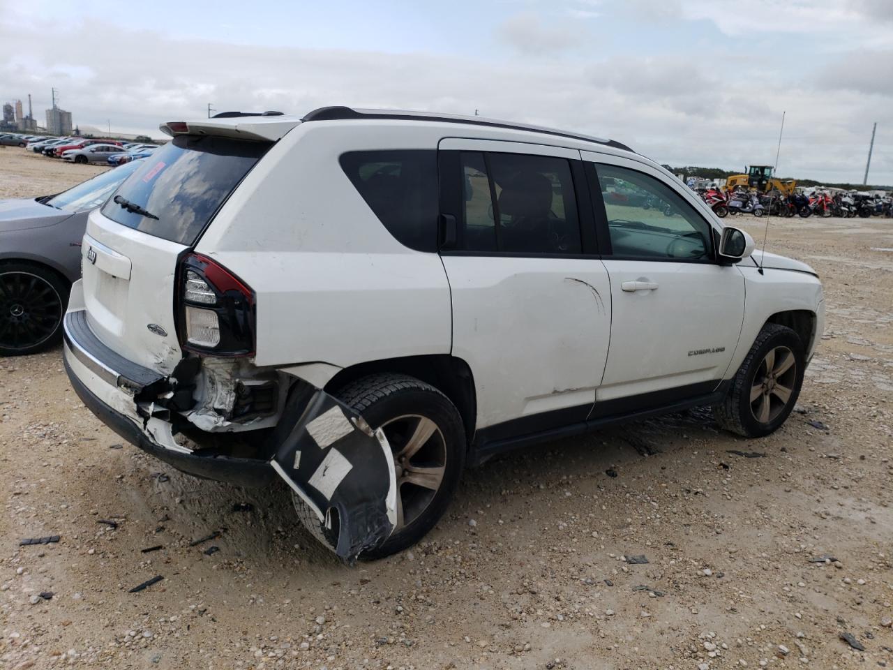 Image 3 of 2016 JEEP COMPASS LATITUDE 2016 with VIN 1C4NJDEBXGD697927