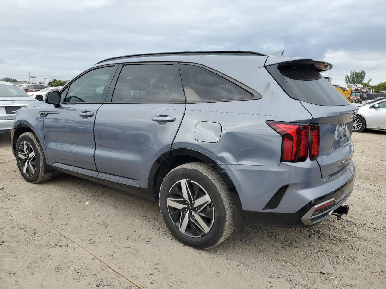 Изображение 2 2022 KIA SORENTO S 2022 с VIN 5XYRL4LC1NG155718