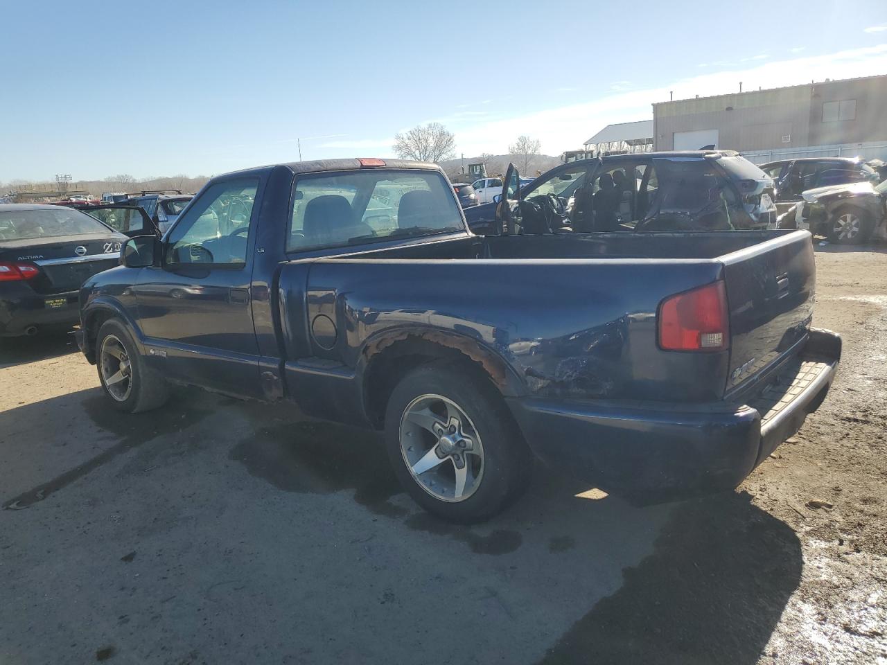 Image 2 of 2003 CHEVROLET S TRUCK S10 2003 with VIN 1GCCS14X138268002
