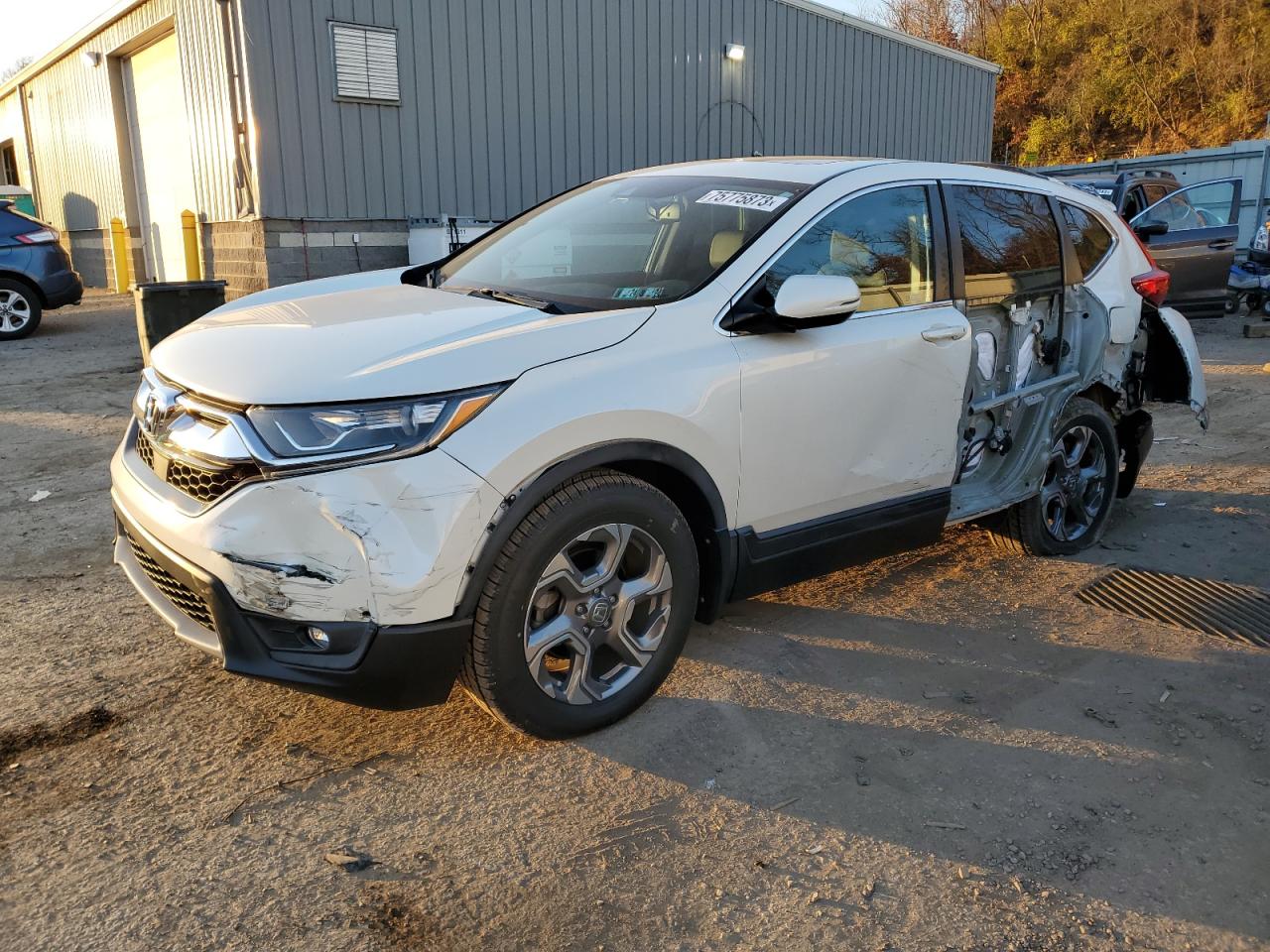 Image 1 of 2018 HONDA CR-V EXL 2018 with VIN 2HKRW2H86JH659846