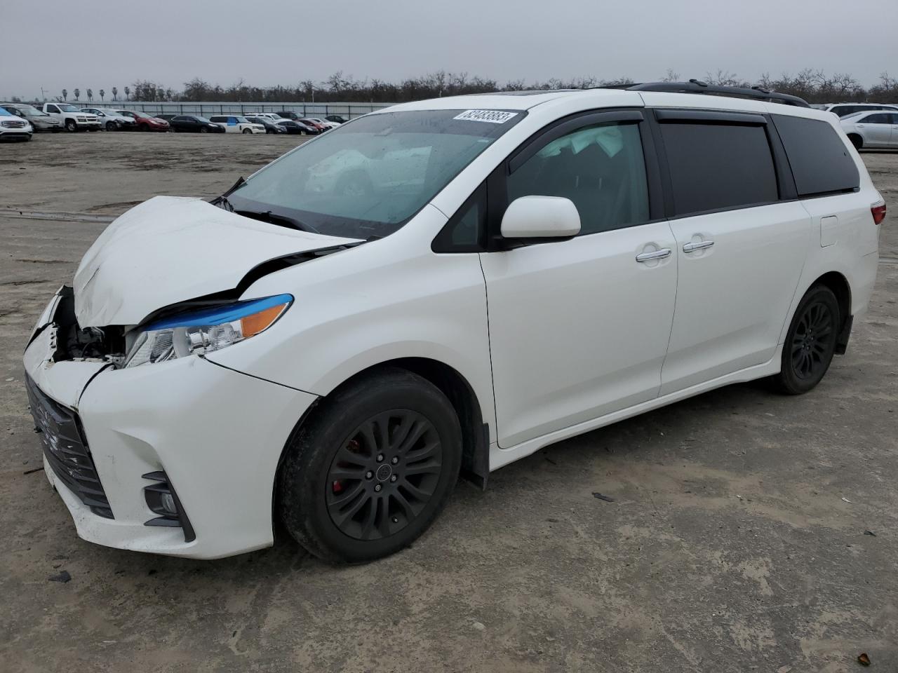 Image 1 of 2018 TOYOTA SIENNA XLE 2018 with VIN 5TDYZ3DC0JS919316
