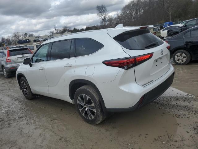 Image 2 of 2022 TOYOTA HIGHLANDER XLE 2022 with VIN 5TDGZRBH7NS199435