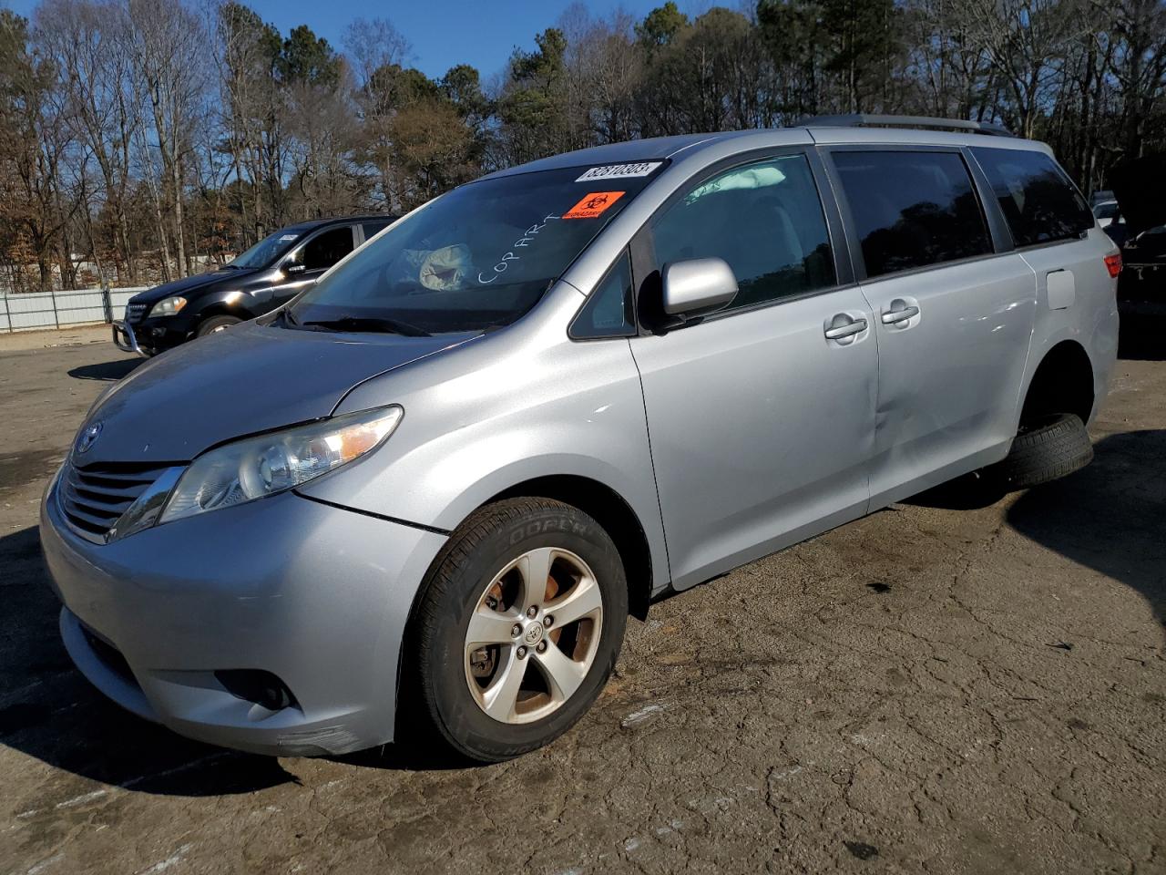 Image 1 of 2015 TOYOTA SIENNA LE 2015 with VIN 5TDKK3DC8FS609528