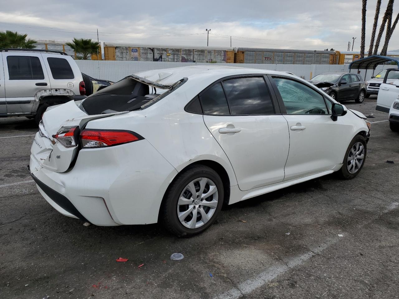 Image 3 of 2020 TOYOTA COROLLA LE 2020 with VIN 5YFEPRAEXLP038118