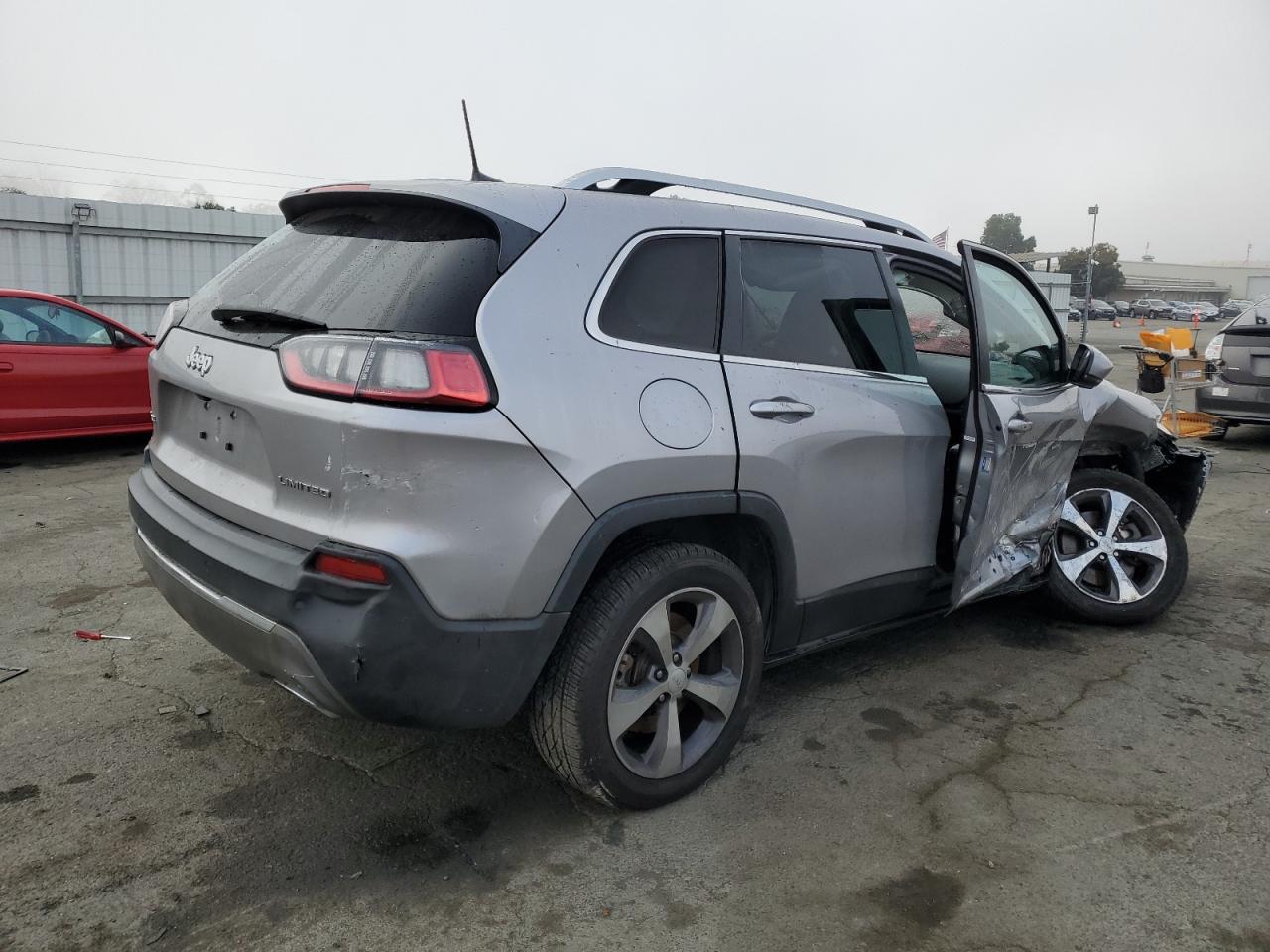 Image 3 of 2019 JEEP CHEROKEE LIMITED 2019 with VIN 1C4PJMDX5KD230462