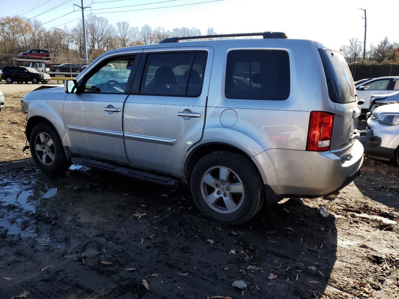Image 2 of 2011 HONDA PILOT EXLN 2011 with VIN 5FNYF4H71BB005304