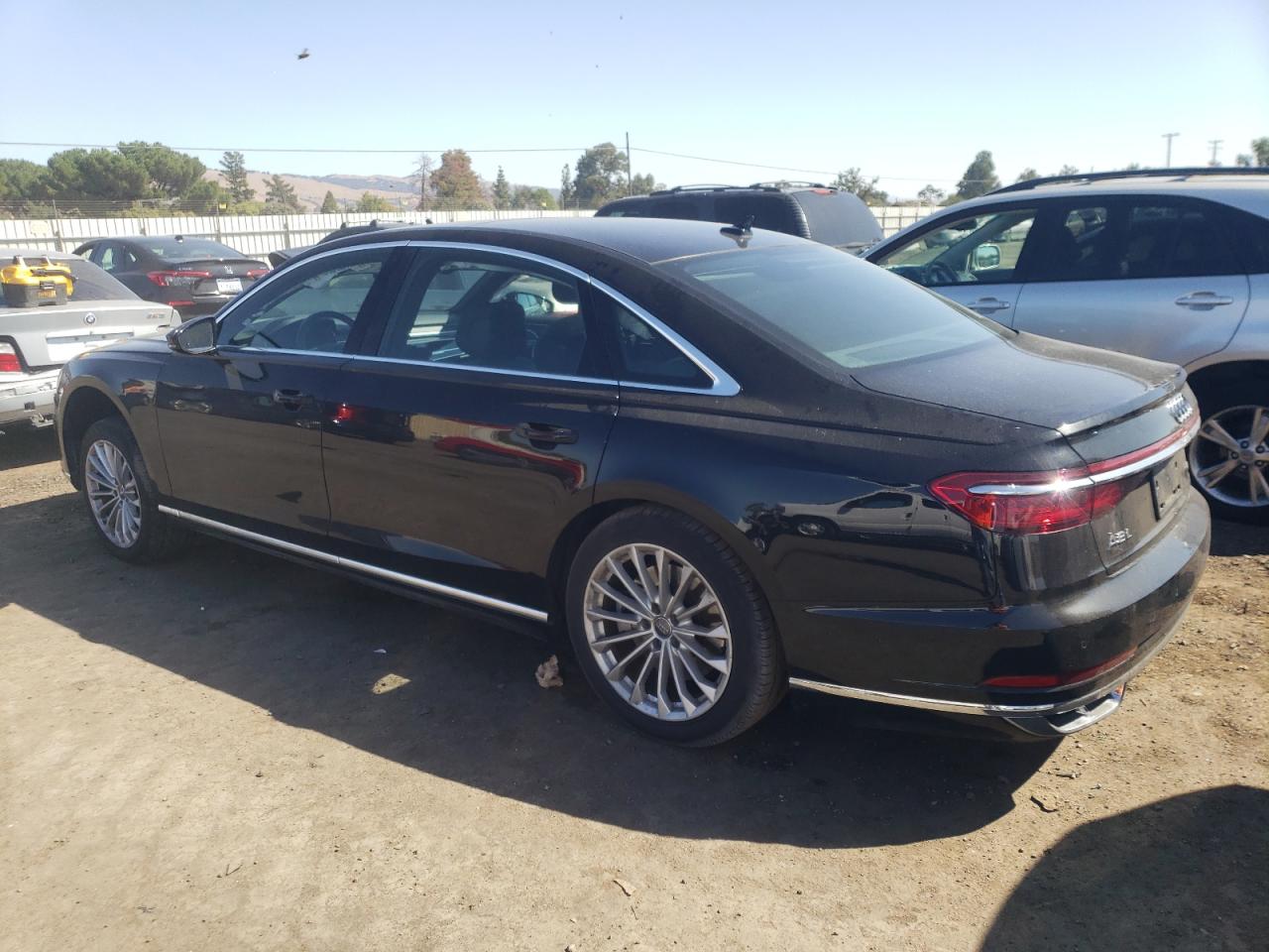Изображение 2 2019 AUDI A8 L 2019 с VIN WAU8DAF80KN009195