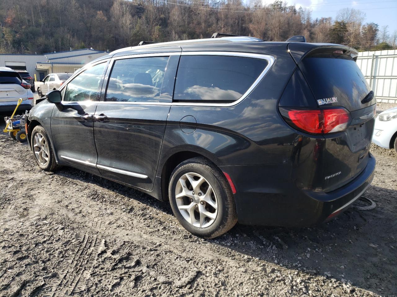 Изображение 2 2020 CHRYSLER PACIFICA TOURING L 2020 с VIN 2C4RC1BG7LR115350