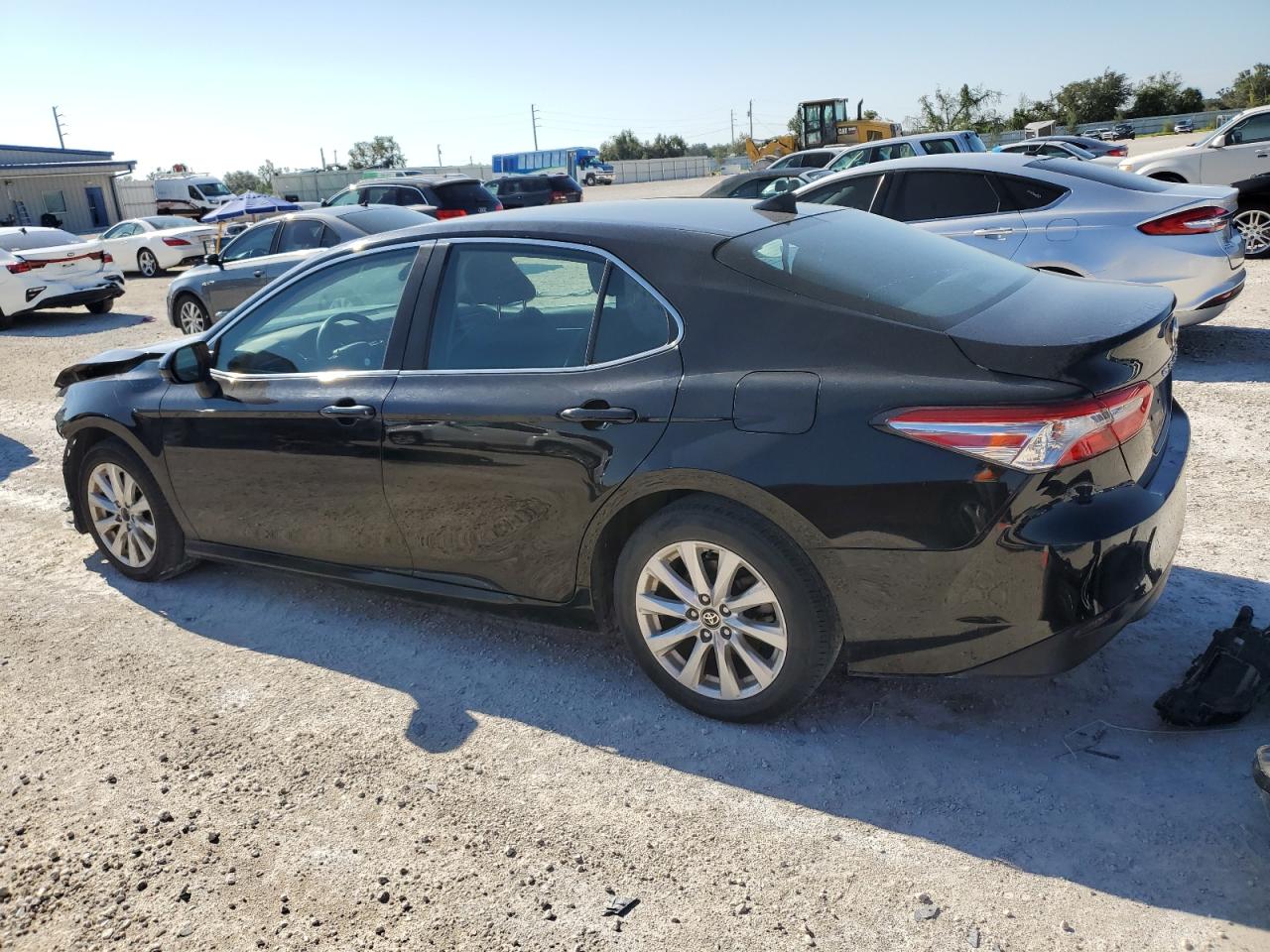 Изображение 2 2020 TOYOTA CAMRY LE 2020 с VIN 4T1C11AK1LU500760