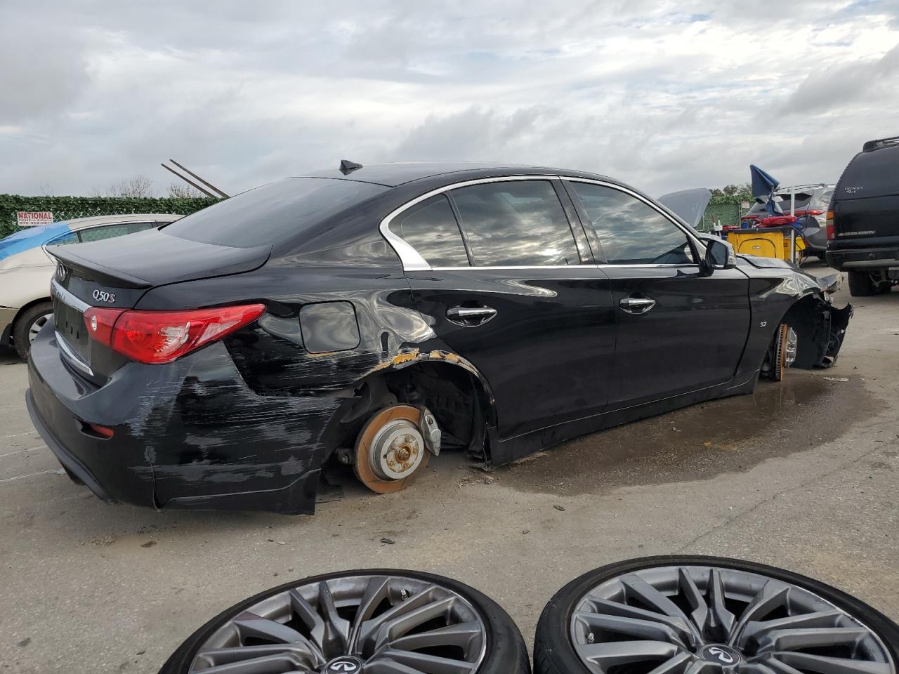 Obraz 3 z 2015 INFINITI Q50 BASE 2015 z VIN JN1BV7AP0FM342485