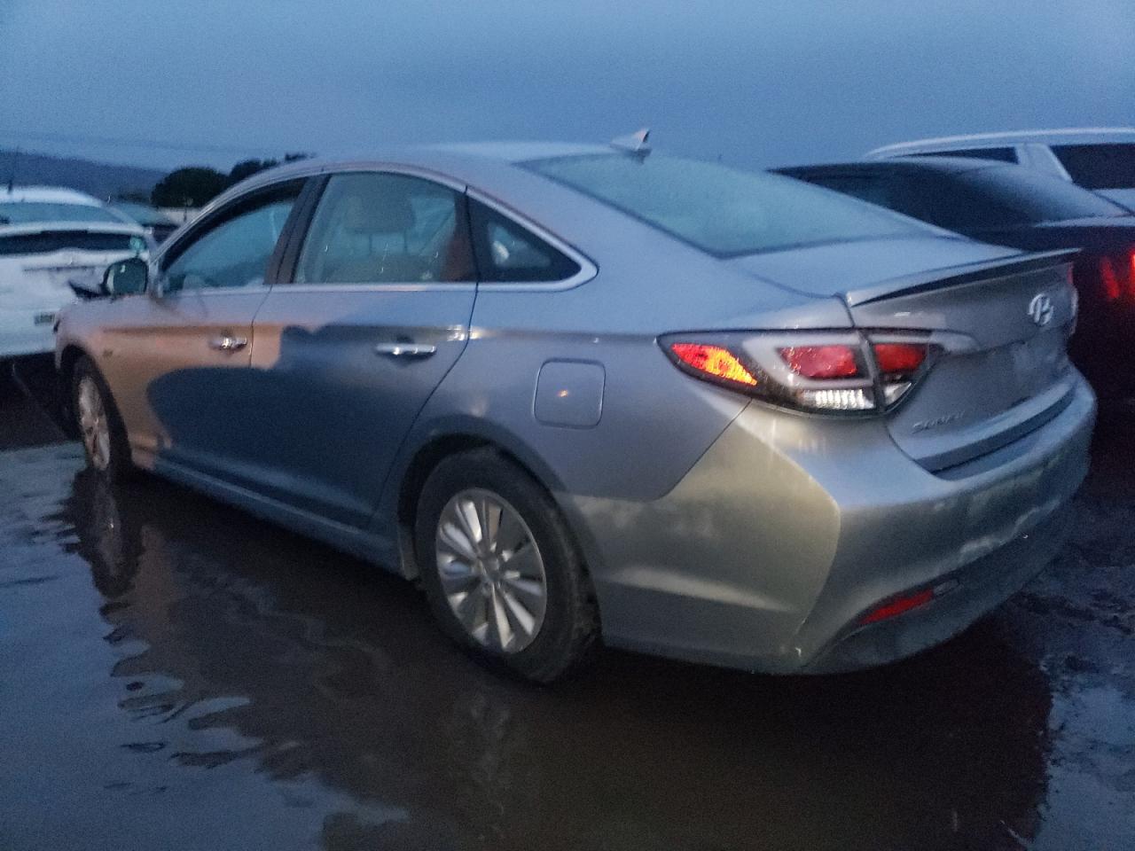 Image 2 of 2016 HYUNDAI SONATA HYBRID 2016 with VIN KMHE24L1XGA009168