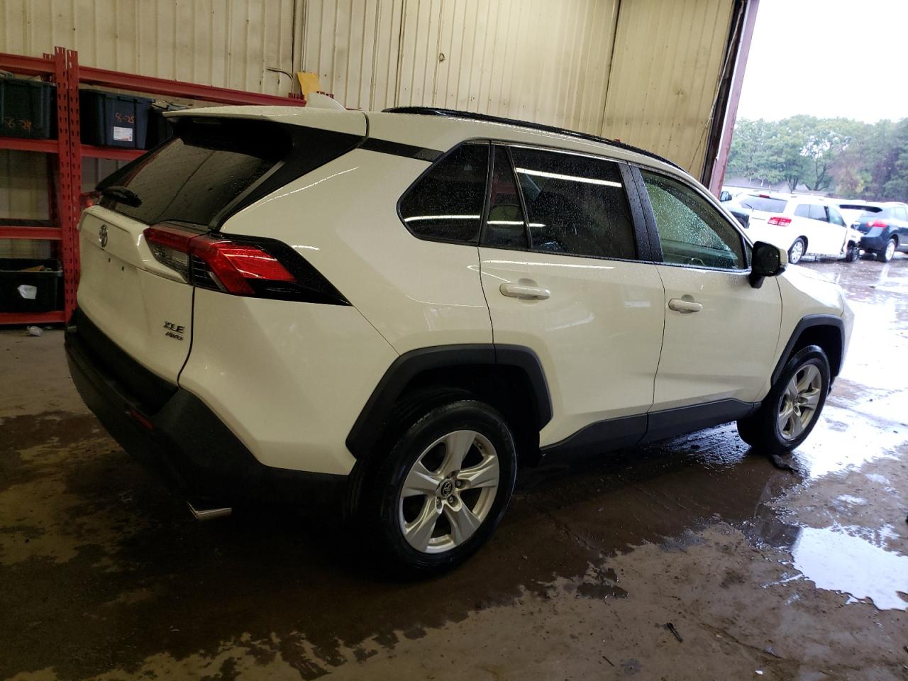 Изображение 3 2019 TOYOTA RAV4 XLE 2019 с VIN JTMP1RFV1KD511473