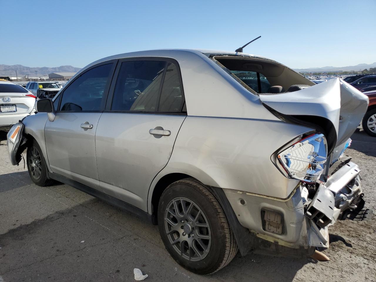 Obraz 2 z 2011 NISSAN VERSA S 2011 z VIN 3N1BC1AP9BL450515